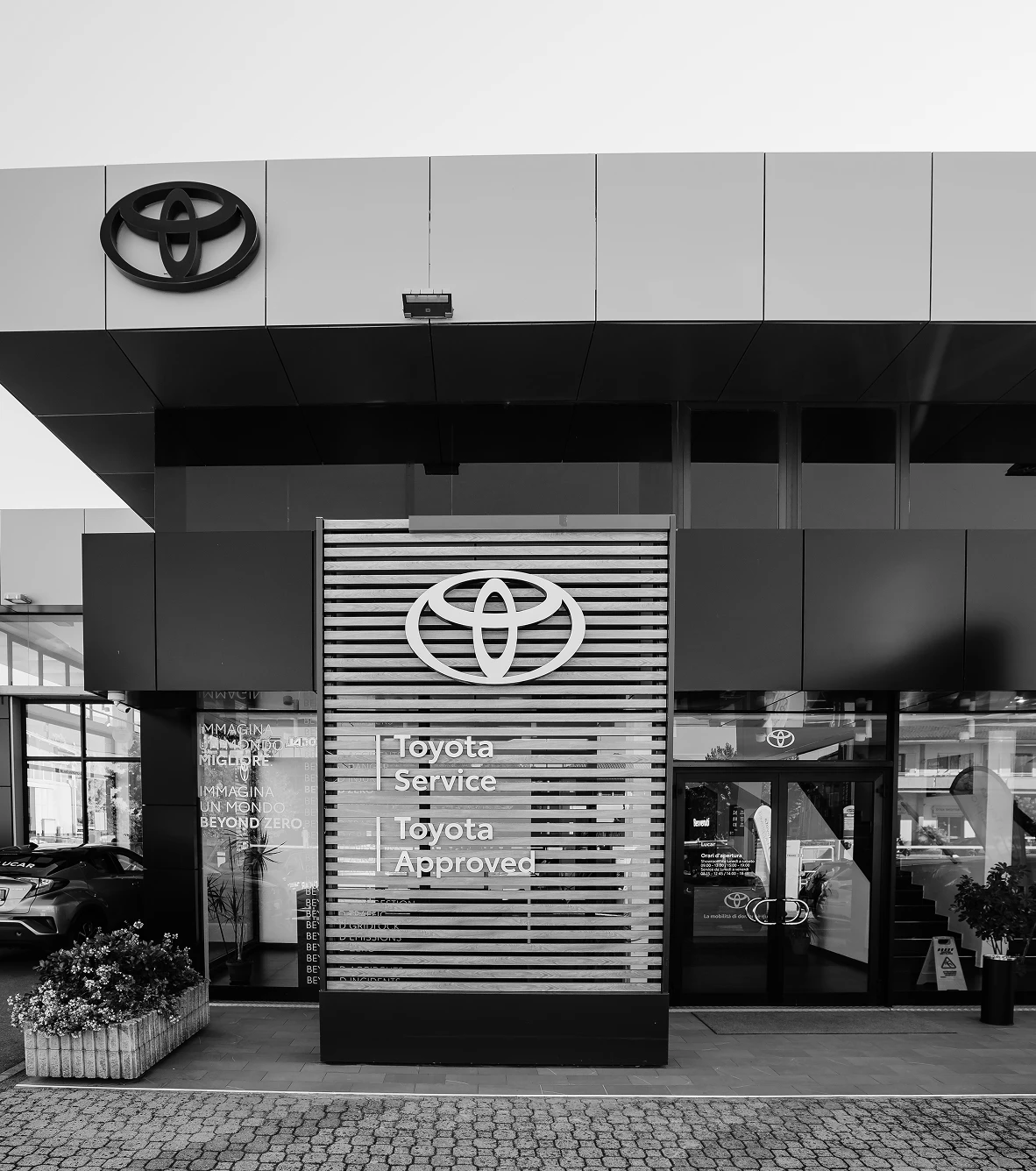 L'ingresso attuale della concessionaria Toyota Lucar