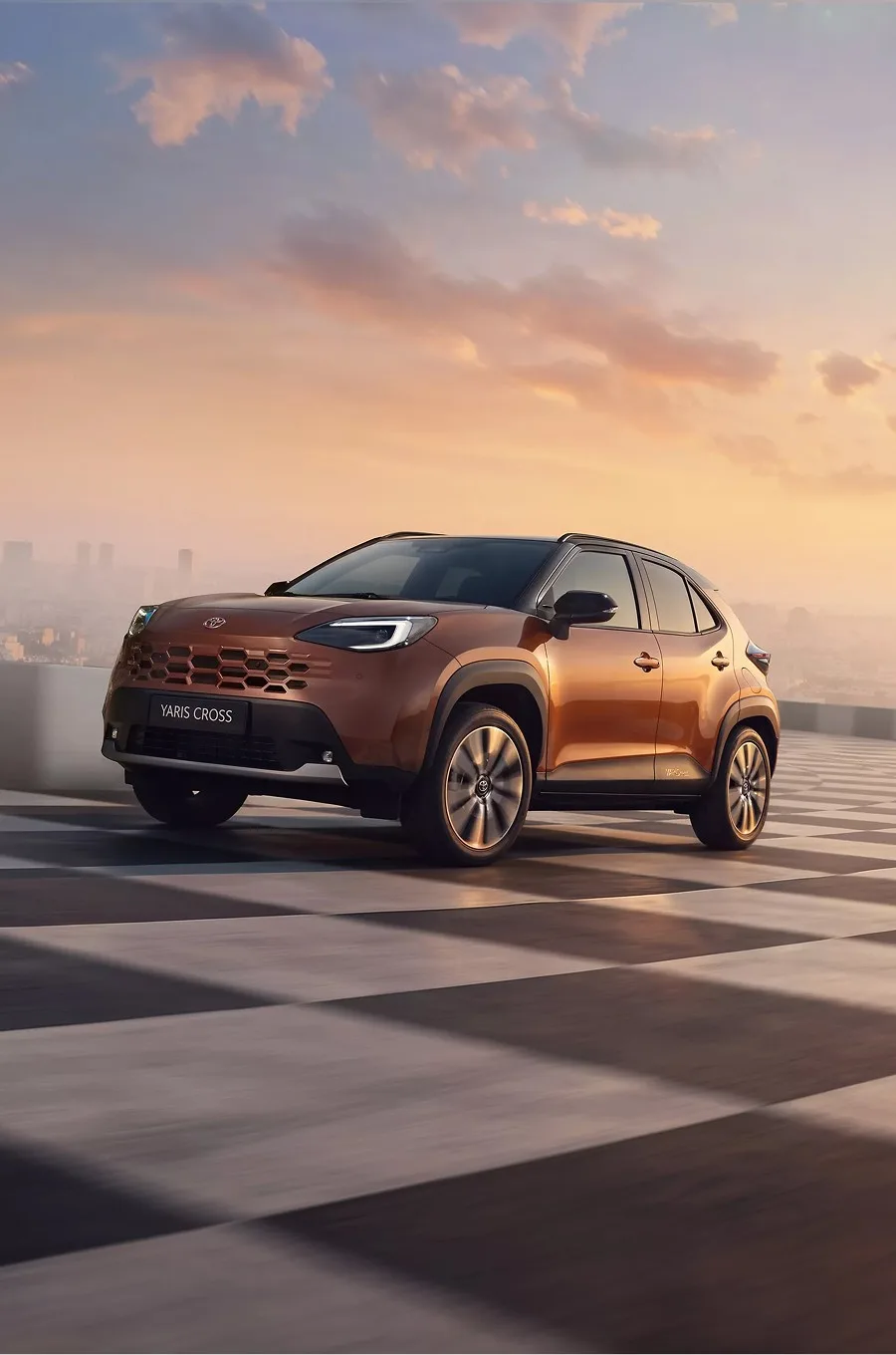 Toyota Yaris Cross al tramonto