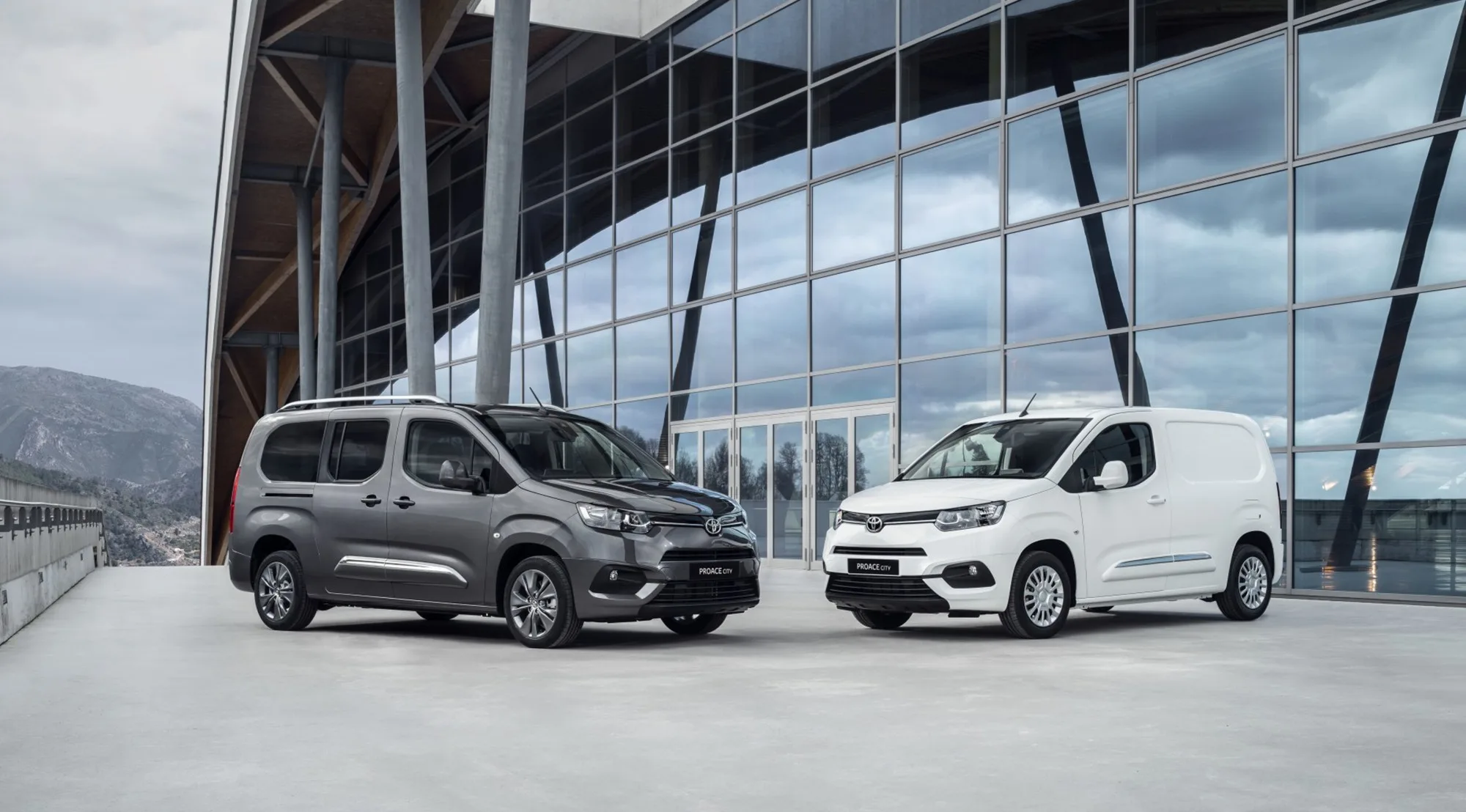 Toyota Proace City in versione passeggeri e furgone