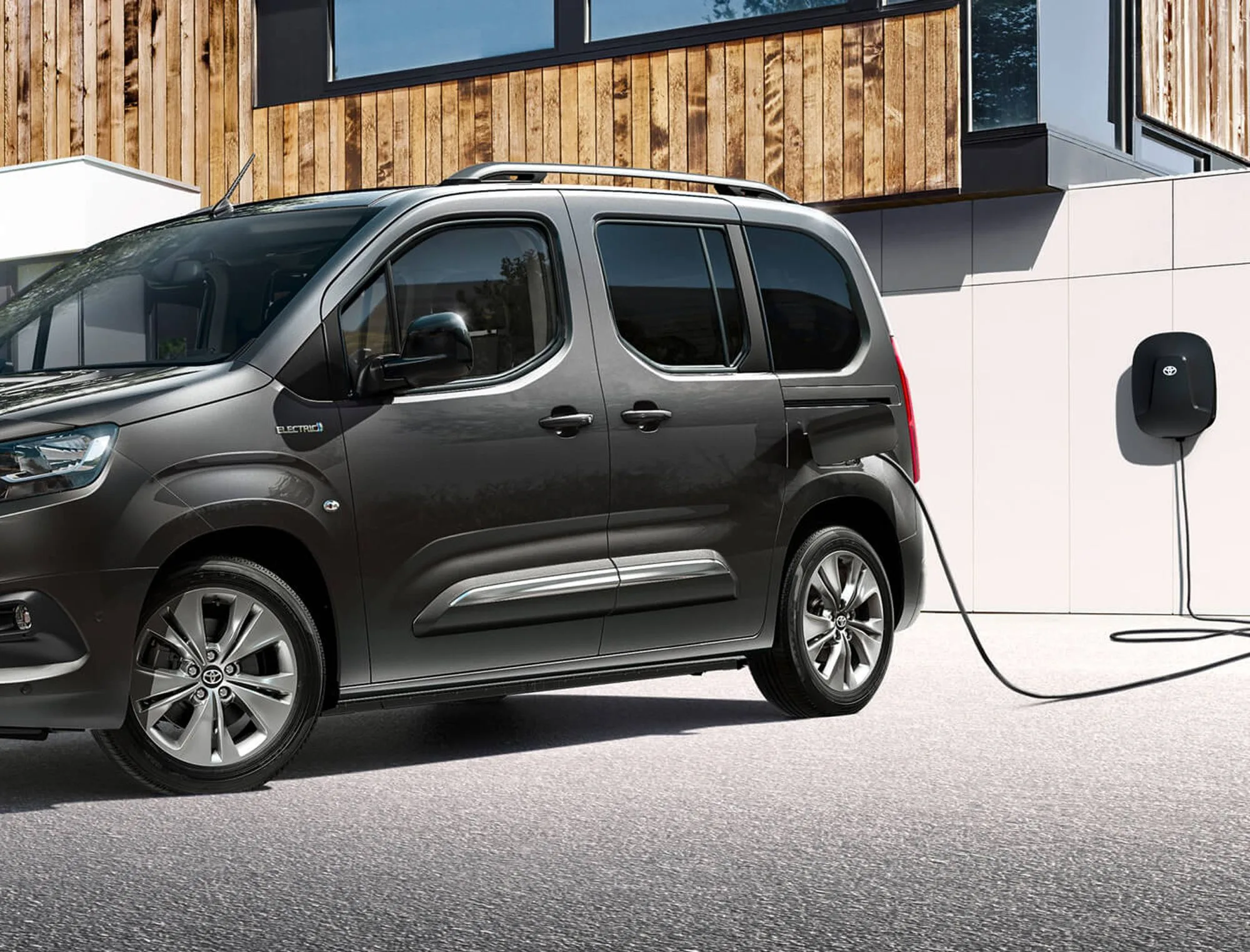 Toyota Proace City Electric in ricarica alla wallbox